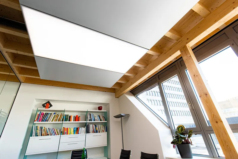 Nahaufnahme einer interpanel Klimaleuchte mit Flächenlicht