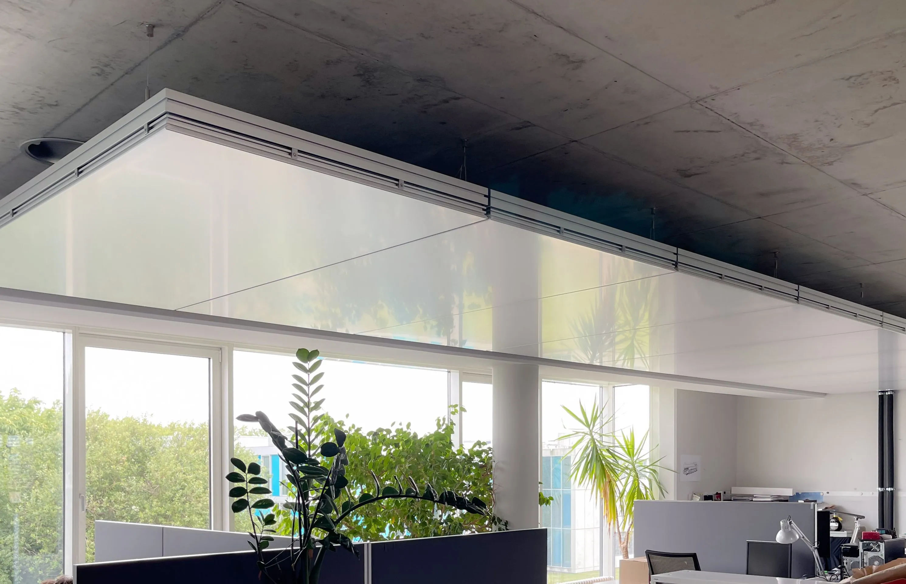 Architekturbüro Junk und Reich Weimar mit interpanel Klimaleuchten unter Sichtbetondecke